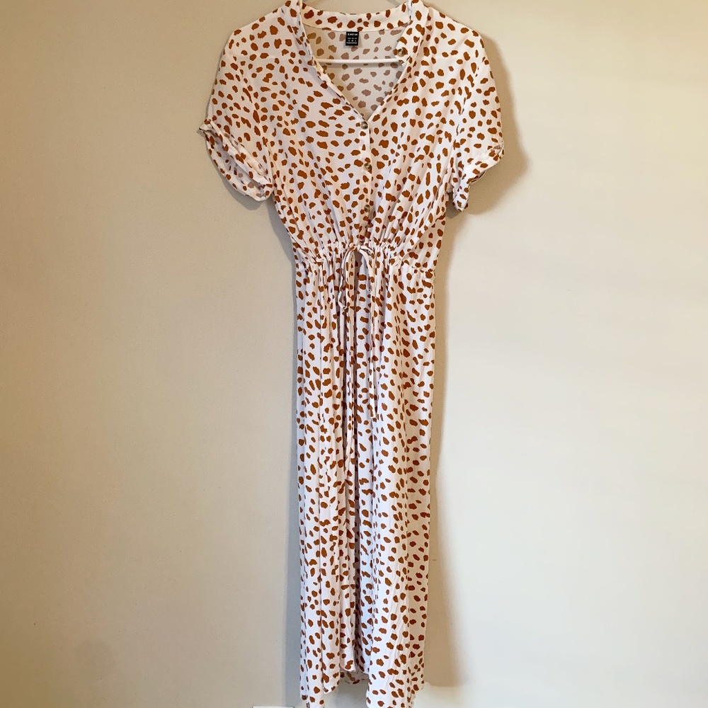 Really cute Dalmation Midi Dress with Tie at Waist